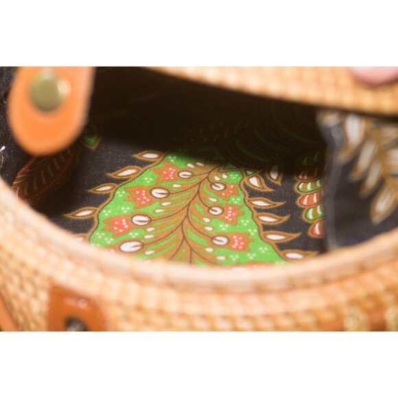 Authentic Bali Rattan Round Bag – Handwoven Ata Boho Purse with Batik Lining - Picture 10 of 16